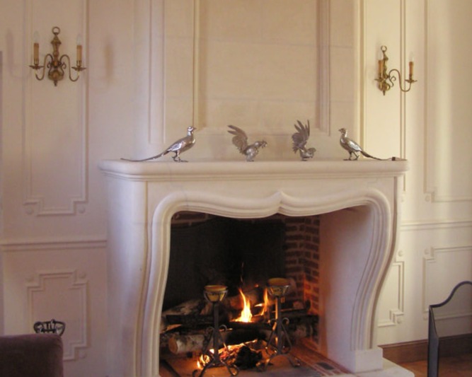 Cheminée à foyer ouvert classique