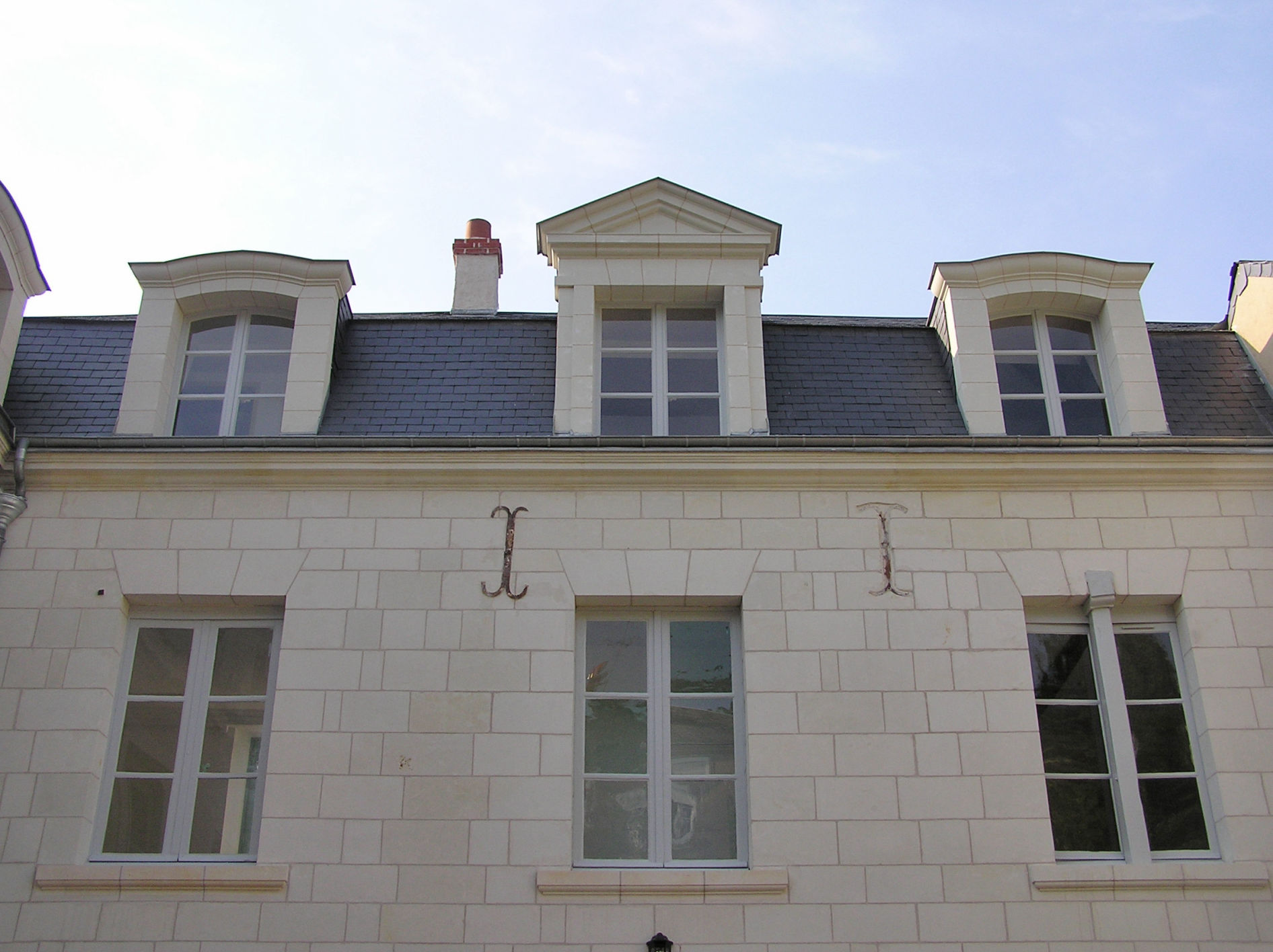 rénovation intégrale d'une bâtisse de charme, en pierre de taille et parements muraux, appuis de fenêtres - Blois -Val-de-Loire