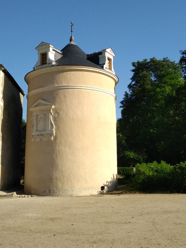 rénovation intégrale d'une tours (pigeonnier) - enduits et pierres de tailles
