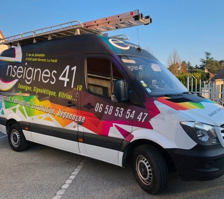 illustration de Enseignes 41 : Création graphique du véhicule de la société