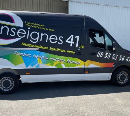 illustration de Enseignes 41 : Création graphique du véhicule de la société